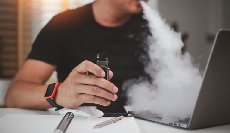 El cáncer de pulmón ya no es exclusivo de los fumadores. En Latinoamérica, la contaminación, la genética y el humo de leña elevan los casos en no fumadores.