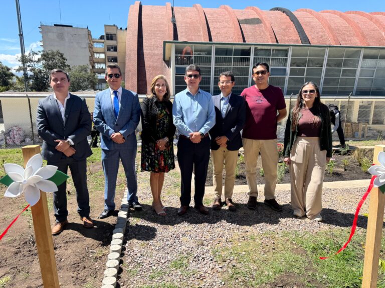 La Universidad Central del Ecuador inauguró el primer ‘Laboratorio Vivo’ de Jardines de Lluvia en Quito, una iniciativa sostenible apoyada por UNACEM que mejora la gestión hídrica urbana.