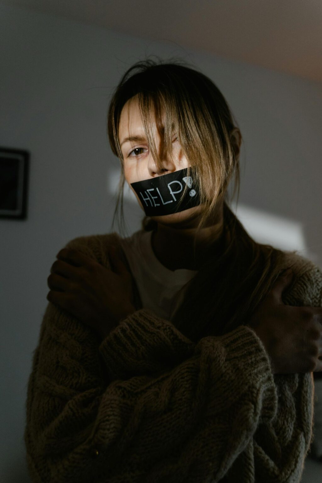 La violencia de género se expande al entorno digital: deepfakes, sextorsión y amenazas online afectan al 73 % de las mujeres en el mundo. Expertos urgen leyes, educación y protección frente a estas nuevas formas de agresión.