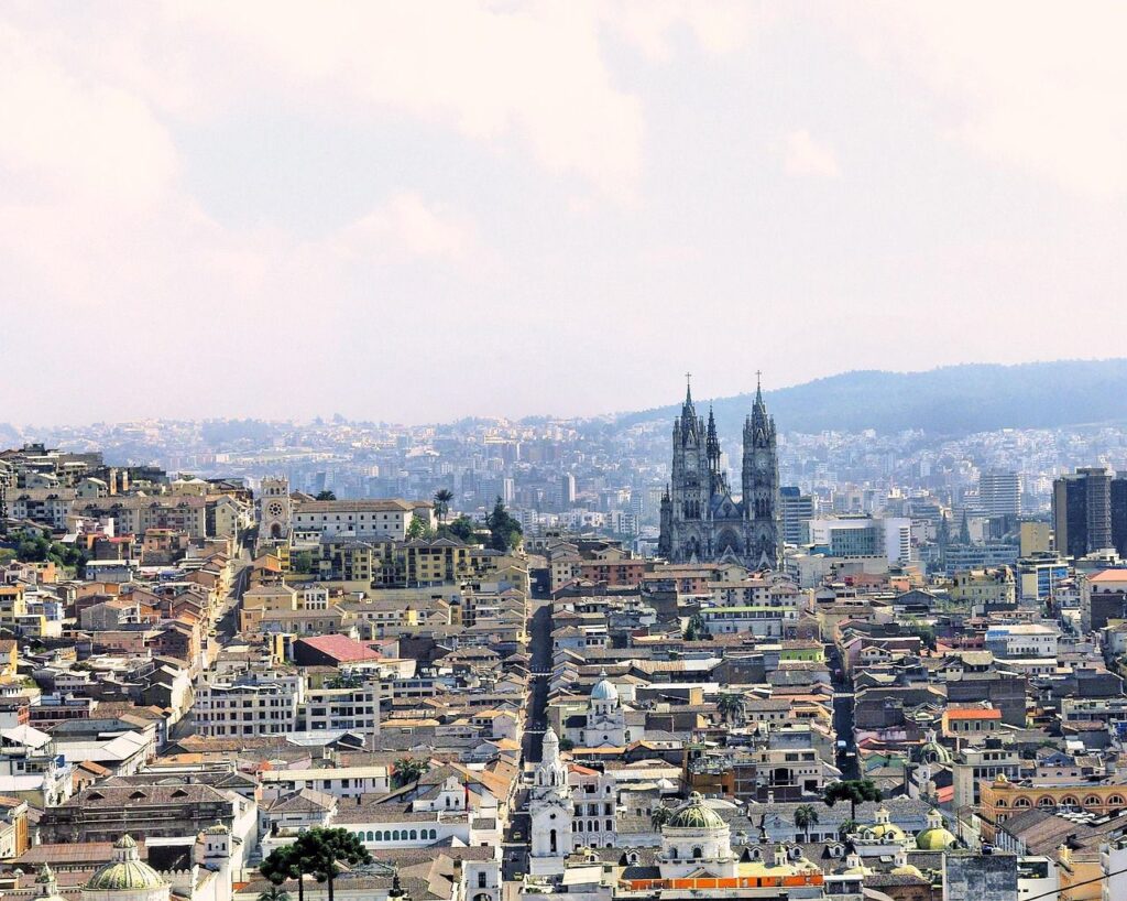El mercado inmobiliario en Quito mostró señales mixtas en julio: precios de venta se moderaron, mientras los alquileres subieron 8,2% en lo que va de 2025, por encima de la inflación.
