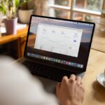 El Big Quit digital ya afecta al 53% de los trabajadores en plataformas de la región. En Ecuador, expertos advierten que la clave no es frenar el trabajo remoto, sino transformarlo en impacto local.