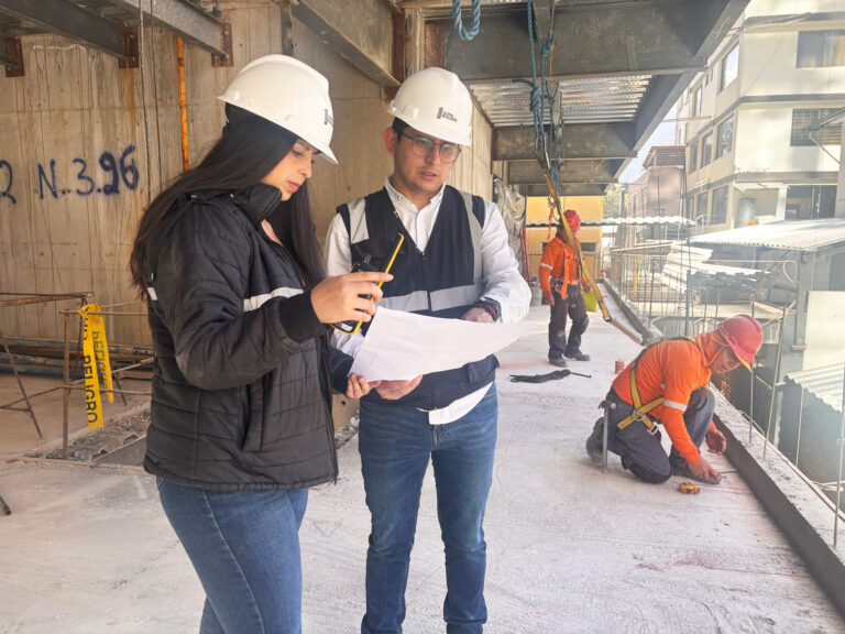 El sector construcción en Ecuador depende del talento humano. Historias de trabajadores reflejan su impacto social y económico.